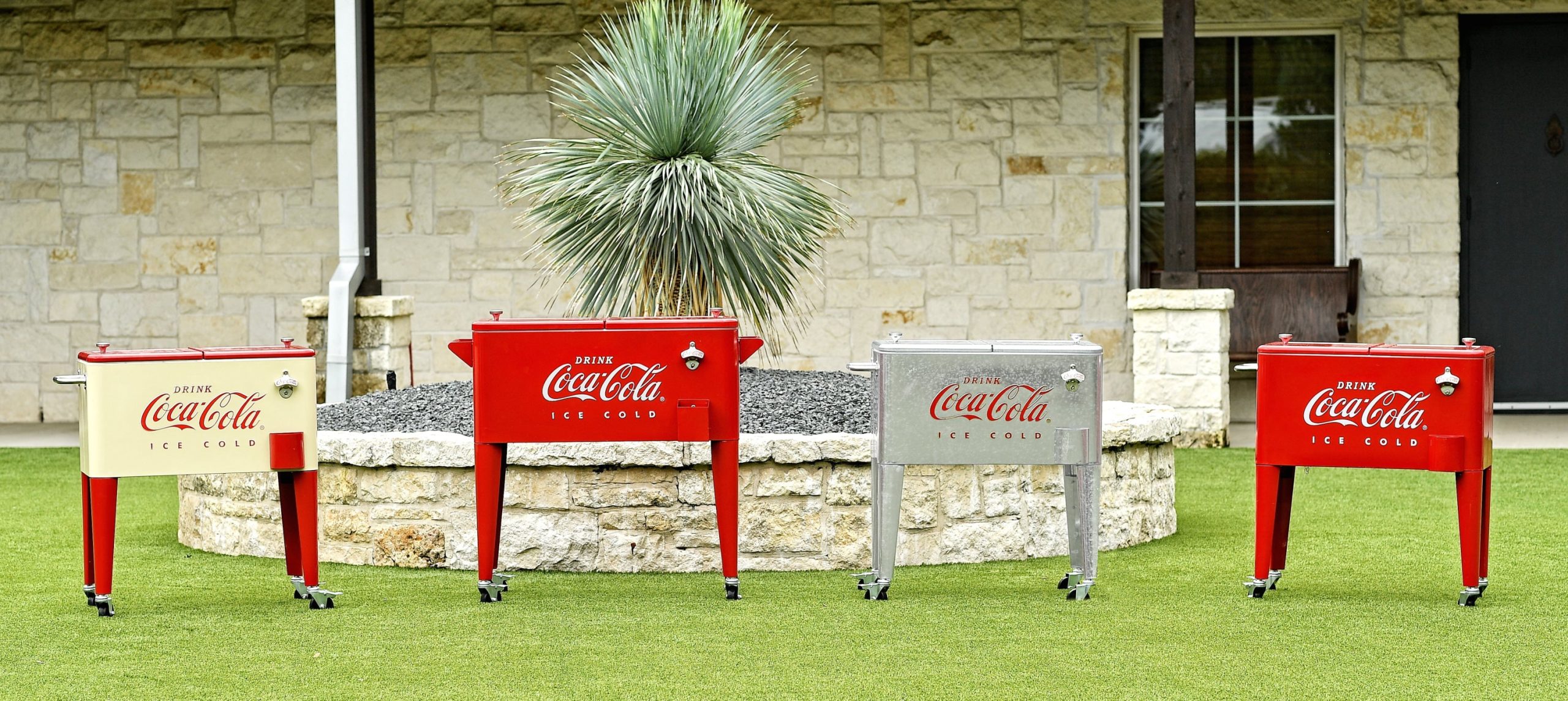 coca-cola-r-galvanized-retro-60-qt-cooler-979.jpg