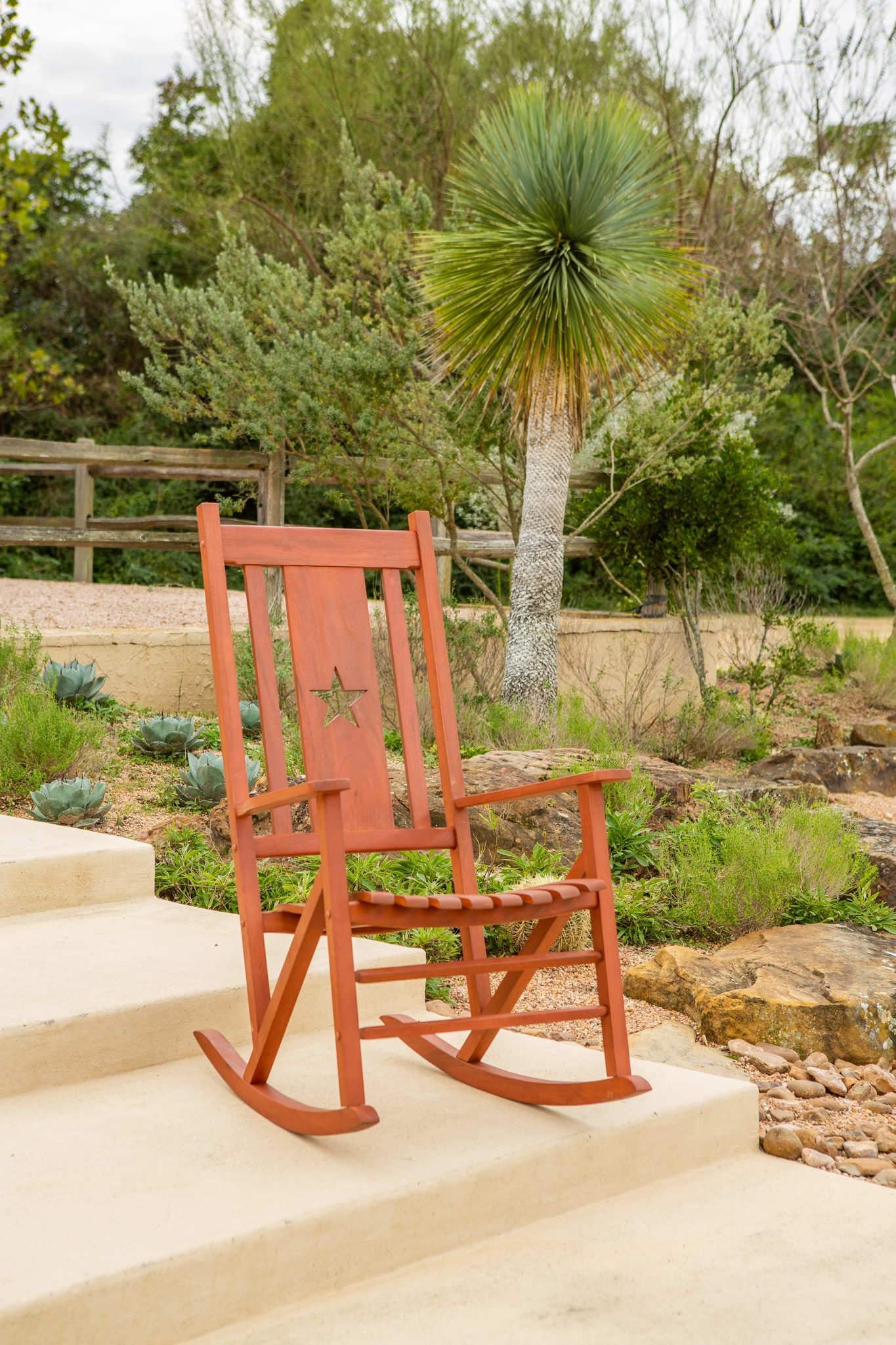 heartland-natural-star-classic-porch-rocker-675.jpg